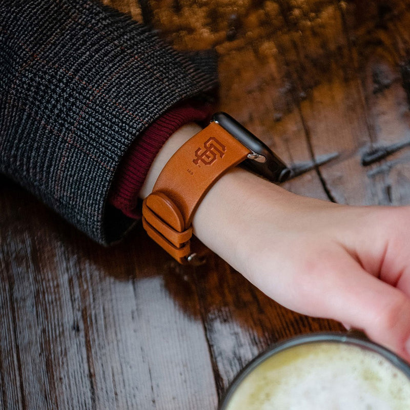 Gametime SF Giants Leather Band fits Apple Watch (38/40mm M/L Tan)