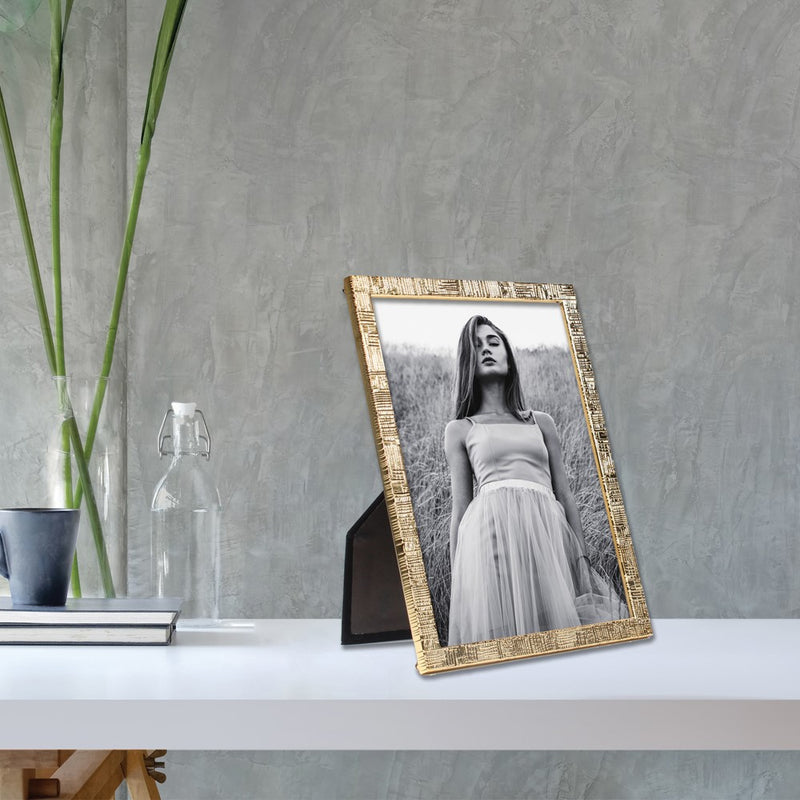Gold-tone 4x6 Linen Texture Photo Frame
